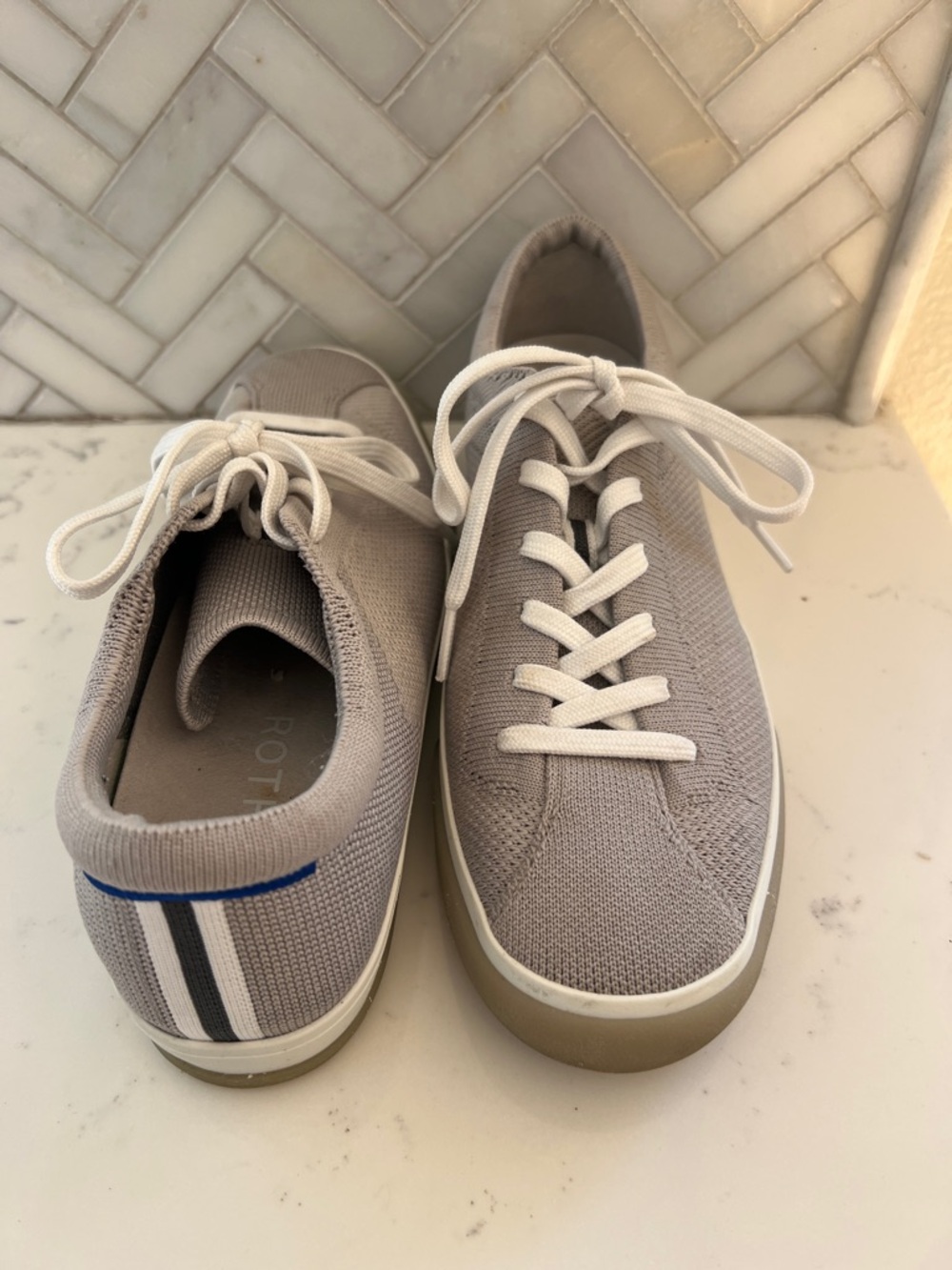 Rothy’s Casual Knit Lace Up Sneakers shoes  in Light Gray size 8 EUC